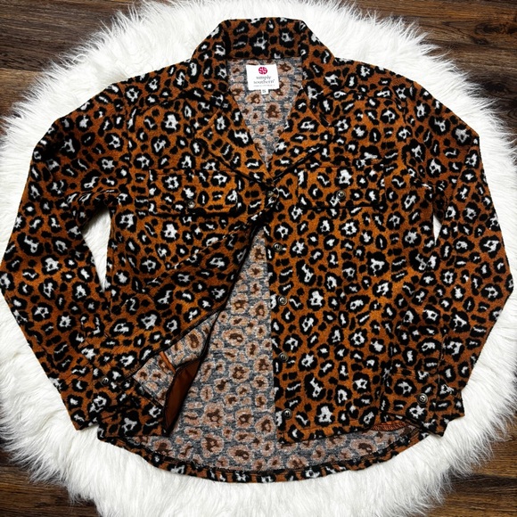 Simply Southern Leopard Printed Button Up Shacket size Small - Picture 2 of 9